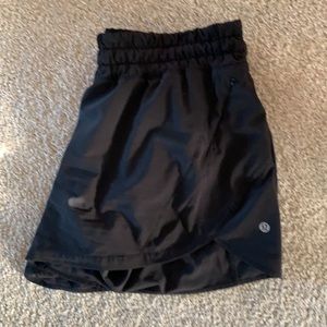 Lululemon TRACK THAT short  in Black Sz 12